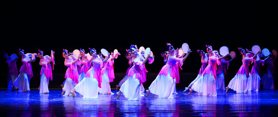 艺术的双重奏 文艺创作与表演的交融与绽放