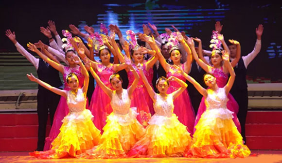 我院节目献礼华诞，寿县文艺晚会共庆辉煌七十年